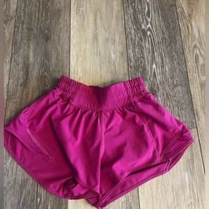 Lululemon hottie hots!